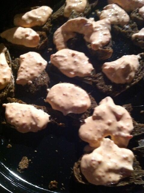 SweetPoint04's tweet photo. Wederom een bijzondere combinatie: hangop met puntpaprika op brood van @MarcelSpelt http://t.co/2K3pMUIznC