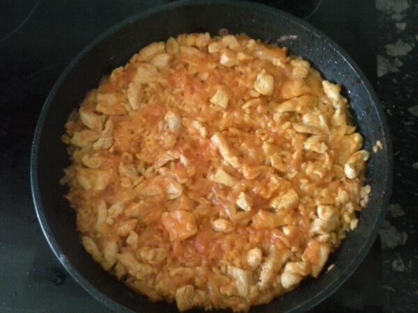 SoniaUcles's tweet photo. Paelleta en pexugueta de la senyoreta @anamarton7 http://t.co/VtwYEMBI2Y