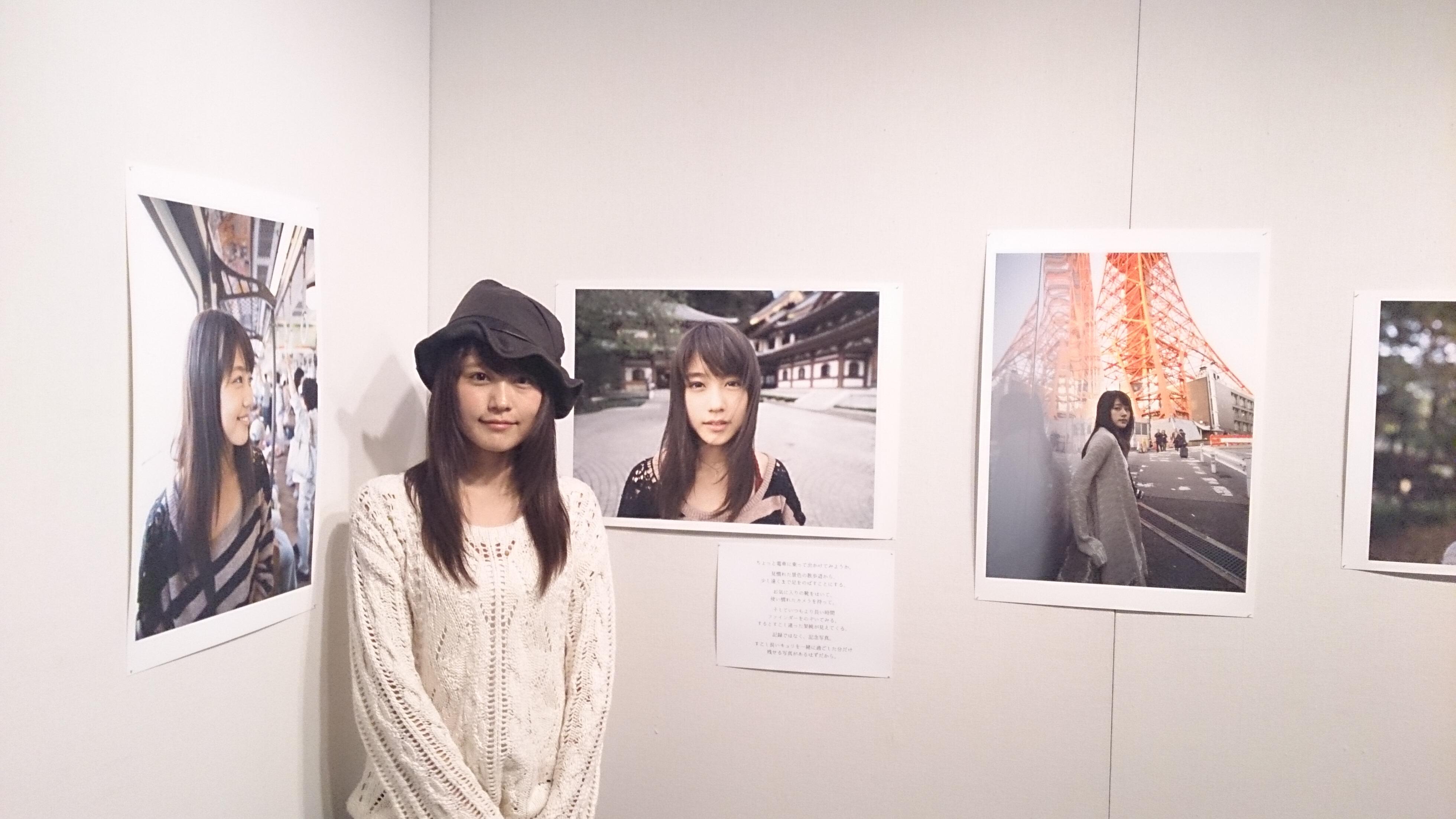 May J. × 藤里一郎写真展「Side by Side」　額縁　写真 写真展レポート】“素の彼女”に出会える場所——「May J.×Fujisato