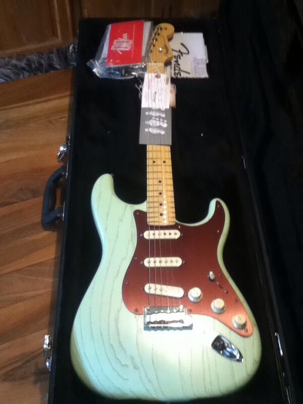 Janm_Boersma's tweet photo. Nieuwe gitaar :D http://t.co/7t6FkjdOC9