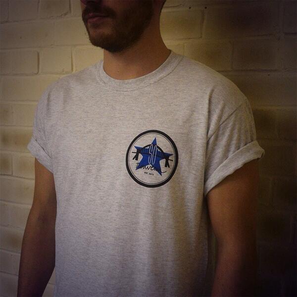 sonouveauuk's tweet photo. Blue Star tee is on SALE!
http://t.co/OZCHg1Xz0x http://t.co/r8zHJ90uUo
