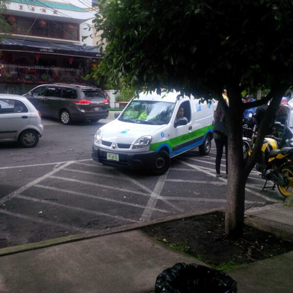 Parquimetros! Quien los multa a ellos