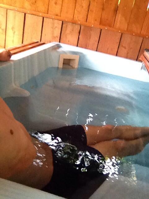 WillFuzzyLogic's tweet image. Just getting warmed up and in the mood for the foam party!! Hot tub in the rain