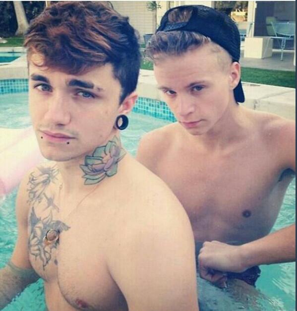 FakeSlave's tweet image. Swimming with @JakeFauxx oops cx