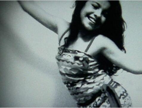 MarianaLopesOfc's tweet photo. a cada dia uma nova chance pra amar, ser feliz, viver! #MPN #LarissaManoela http://t.co/EkY6lceAJA