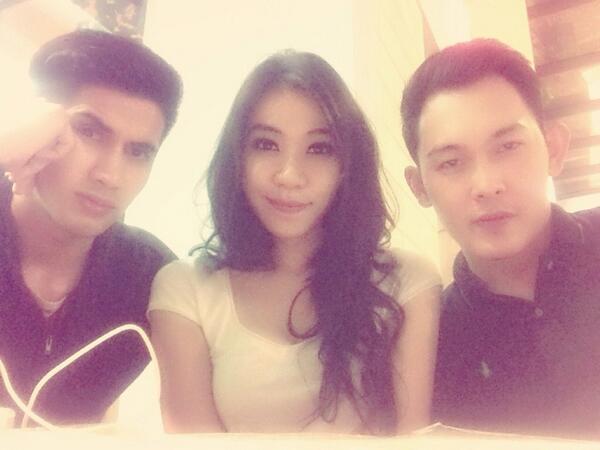Lalitatmodjo's tweet photo. Night .. Loveyouu both @rickyradith @holidzufri *HUGS http://t.co/at6LQ7qXkT