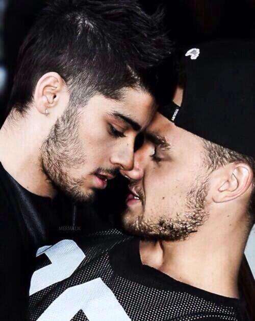 tomlingosh's tweet photo. HOW CAN U NOT SHIP ZIAM http://t.co/vuZeXWlnZm