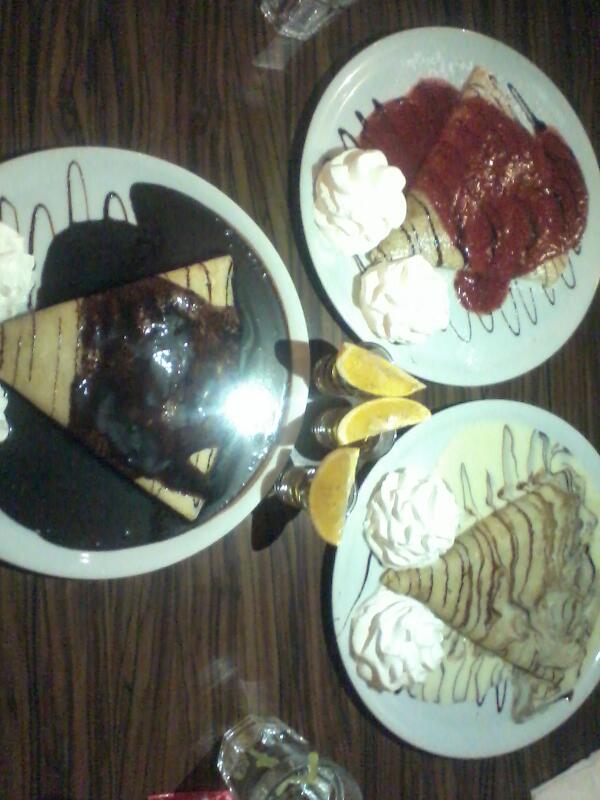 MKrilovic's tweet photo. Great night with my girls #lejakisic and neza http://t.co/wscmevUkNS