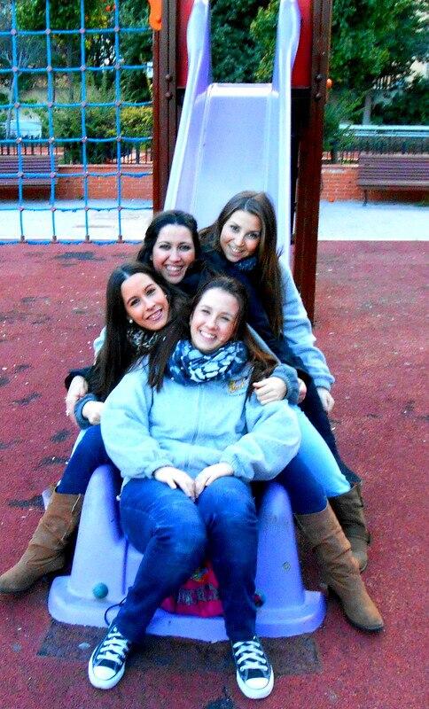 AlbaaTarin's tweet photo. #50CosasSobreMi 7. Adoro las fallas y sobretodo pasarlas con ellas. @VikiLunaa @AliciaGomiz @Rnevrose http://t.co/1MVMGEU0Hm