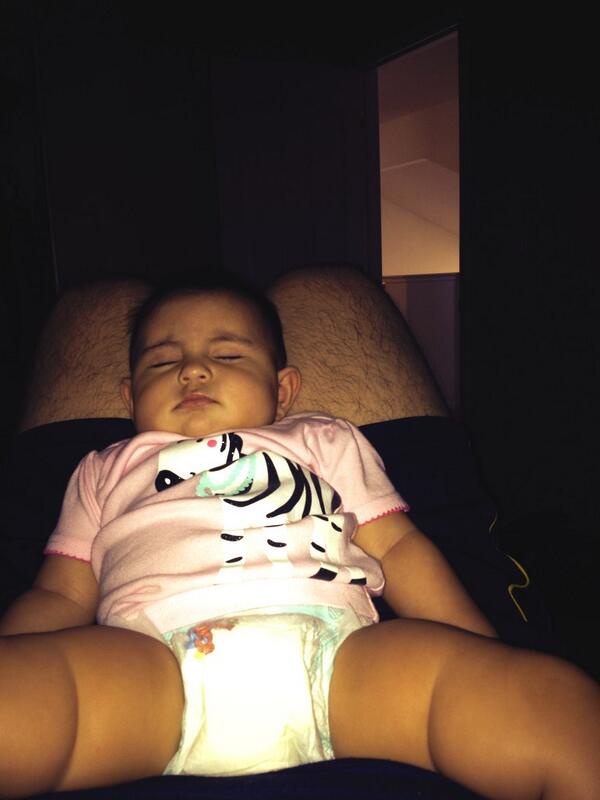 ja_vizzle's tweet image. #cantgotowork because baby Fell asleep in my legs #DaddysGirl #daddyproblem