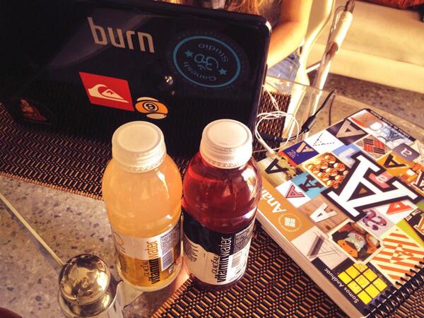 David_pera26's tweet photo. Gracias a @vitaminwatermx  por mantenerme hidratado durante mis horas de entrepreneur frente a la computadora. http://t.co/l3kbdvvILO