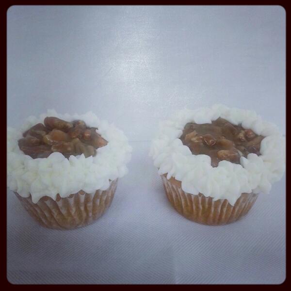 serendipitygf's tweet photo. Pumpkin Pecan cupcake #pumpkinpecanpie #fallflavors http://t.co/d9nbxlOQHQ