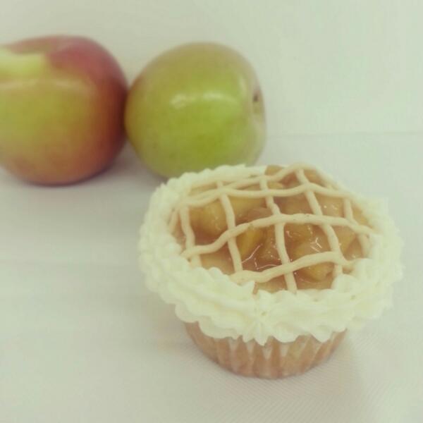 serendipitygf's tweet photo. Caramel Apple cupcake #applepie #fallflavors http://t.co/MvB4sQYkqH