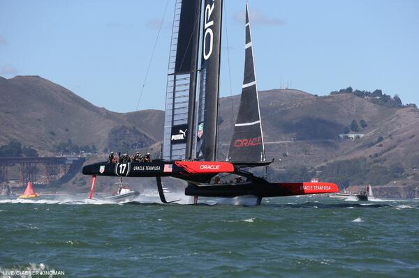 Changement de leader à moitié du 3e bord au près, <a href="/OracleTeamUSA/">ORACLE TEAM USA</a> désormais 160m d'avance sur les Kiwis