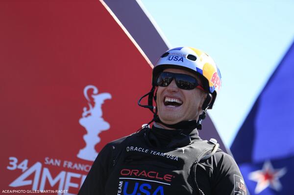 L'#AC72 du defender américain fait route seul vers l'arrivée avec +600m d'avance, bord 4/5! Vent 16.5-18.5 nds