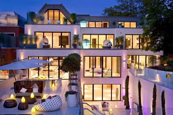 Milanbosman_'s tweet photo. "@voetbalpings: Dit is het huis van Mesut Ozil in Londen! http://t.co/HYqxi1OkoO"