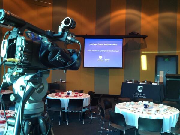jm_slade's tweet photo. #unisagreatdebate underway soon http://t.co/9tGDr8MWRT