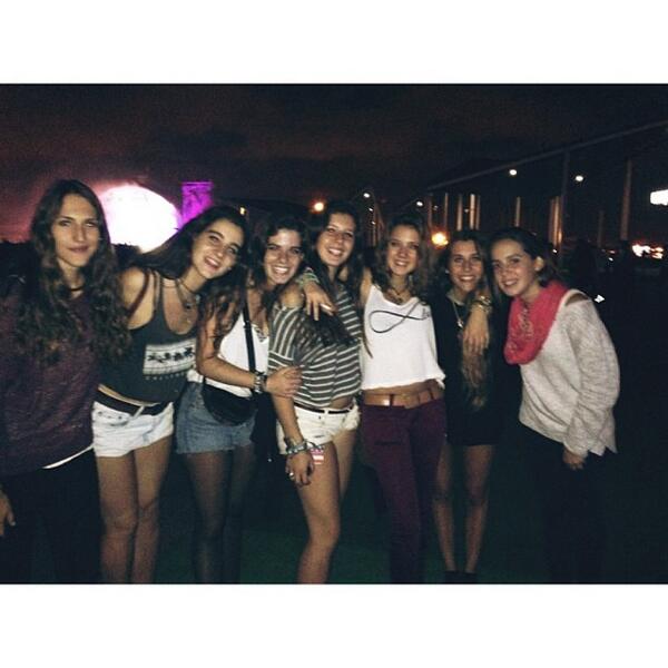 paula_gimenez5's tweet photo. Gente como esta falta, #FestesQueS'hanDeRepetir #lamerce2013 @marona5 @julialcacer @MireiaReverter @marta_newton http://t.co/EyhkaNLehZ