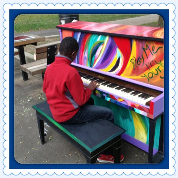 _loriwheeler's tweet photo. @DiscoverRoxbury Moreland St. Neighbors #Roxbury piano is ready to play #streetpianosboston  http://t.co/PYecrziBul