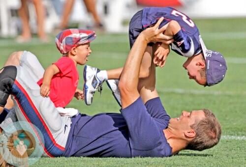 HighschoolHope's tweet image. Sexiest thing guys can do