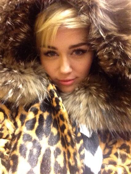 eazymelow's tweet photo. “@MileyCyrus: You supposed to be with a snow bunny.      🐇❤️💋 http://t.co/jhccxyH2P6” See she thinks it's a cool name lol 😂😭 @nataliekatex3