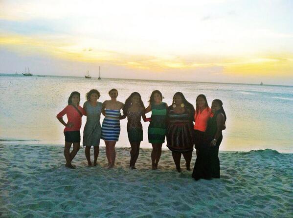 arubamarriott's tweet photo. First night in #Aruba @LisaB55 @ItsTaylorPR @kimberlynatasha @KelleeSetGo @JetSetSarah @saradomini #lapsofluxury http://t.co/AtSd9FrJN3