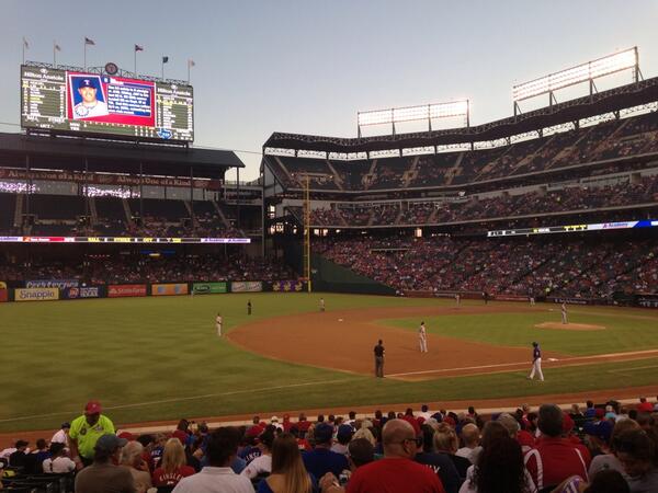 HiDef10's tweet photo. @LLeslieStilwell with the girlfriend #GrandSlam http://t.co/6EPc0Qfx3e