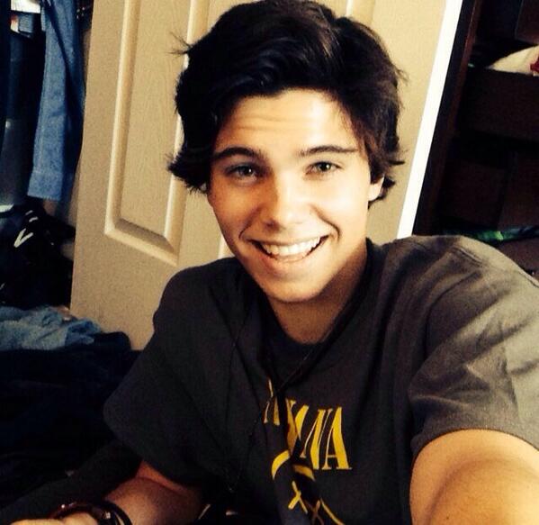 tomlingosh's tweet photo. can i marry him please http://t.co/AF8EBEQHCT