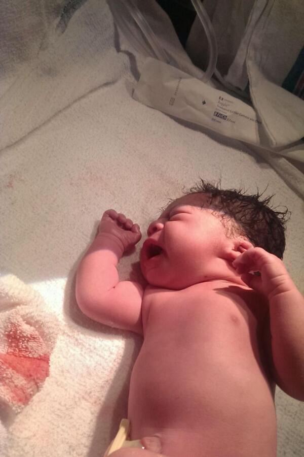 MattCruzin's tweet image. Scarlet Rose Cales. 6lbs and 4 ounces of beauty. #MyRightHandIsAProudPop #GodFatherFlow