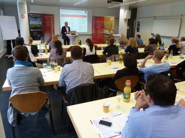 Im Geschäft der Zukunft geht um den Fluss von Experiences, nicht mehr um den Austausch von Gütern. Prof. Meyer #SMC13