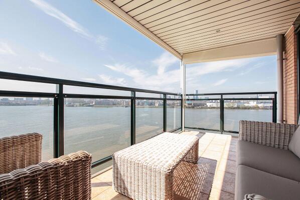 Ons appartement van 200m2 aan de Maas in Rotterdam met geweldig uitzicht en aangepaste prijs! funda.nl/koop/rotterdam…