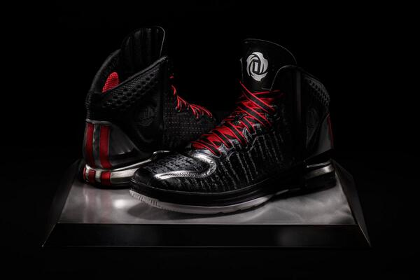 ¡Esta es la nueva #DROSE4 de <a href="/drose/">DZY</a>! Control y diseño unido. A la venta a partir del 10 octubre ¡RT si te gustan!