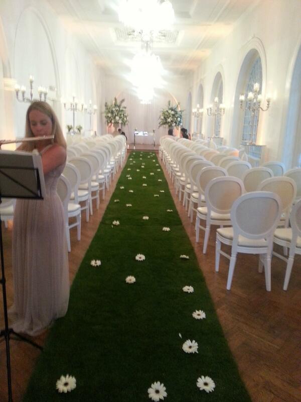 WowGrass's tweet photo. Stunning Wow!Grass! aisle from @LavenderGreen0 at @OneMarylebone for @MakeTheirDay13 - pic via @youyourwedding http://t.co/5Dm1dQFvz1