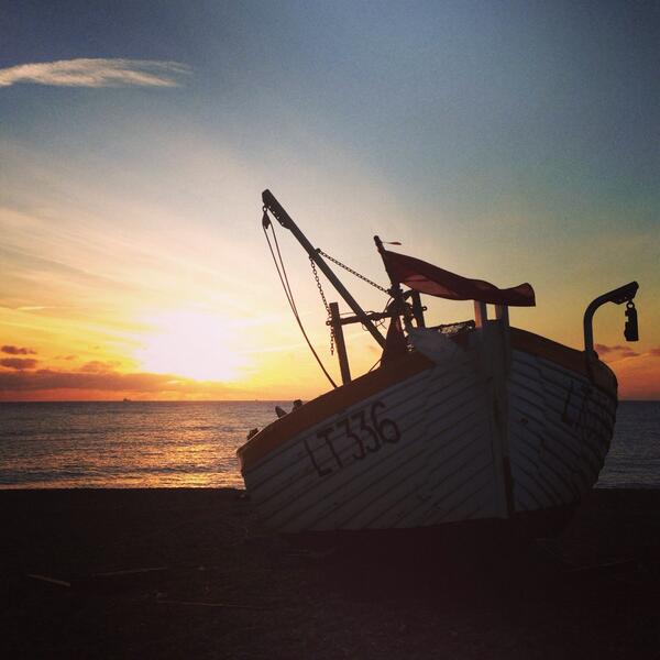 NaomiTarry's tweet photo. I took this photo of the beautiful sunrise over the sea at Aldeburgh this morning. http://t.co/5PdBYKJ9v1