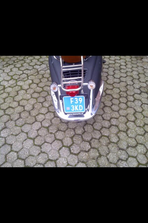 RobinvanGoethem's tweet photo. Vannacht/vanochtend mijn scooter gestolen!  La souris mat zwart!! Zie foto; http://t.co/aRQfSialSy