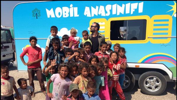 Adana'da mevsimlik işçilerin çadırdaki  çocuklarına tekerlekli,mobil anasınıfı yaptırdık.Devlet de öğretmen atadı :)
