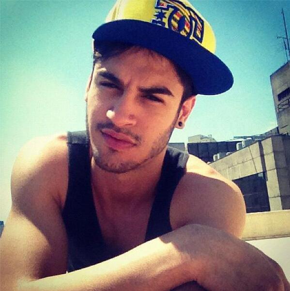 PipeNadal_'s tweet photo. BUENOS DIAS MUNDOO. DESCANSANDO DEL ENTRENAMIENTO. BESOTES. http://t.co/MU5ezDuTnd