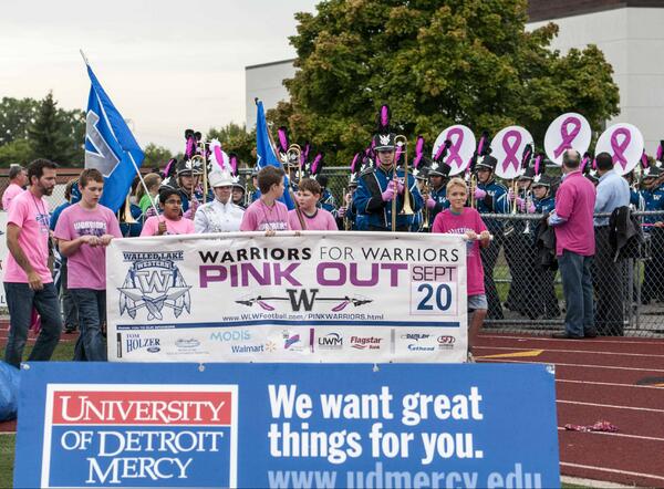RobJenkin1's tweet photo. WLW Football @WLWWARRIORS with U of D Mercy Snap for $ #HTMpics Pic #3 of @WLW_W4W Cancer fundraiser http://t.co/VTGlsDf8Fa