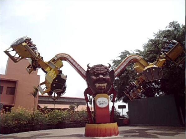 dharmubaba's tweet photo. @OreoIndia Yes I remember Here's a #ChocoPink moment of adventure. This monster ride left me dizzy #wonderla #kochi http://t.co/wgqzQS37xW