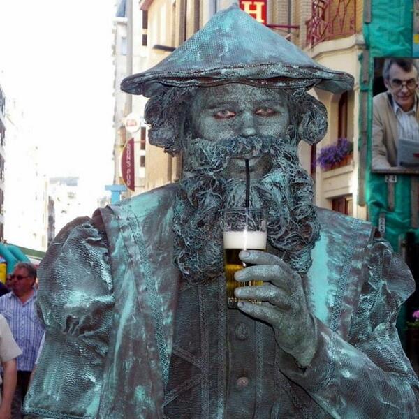 standbeeld_be's tweet photo. See You in Arnhem next weekend? #worldstatues #livingstatue http://t.co/ggSjavtw6y