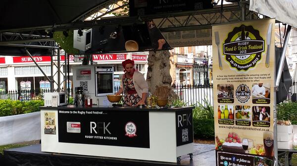 KizCastles's tweet photo. @FoodDrinkRugby shall we make bread? http://t.co/G6ja7GzWMd