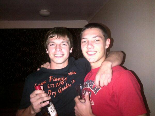 Goeie tye <a href="/Carus77/">Carus van rensburg</a> !! Mis jou bud :) #Presleys #UhmmmBarman,KanEkAsb2GummybearsKry :D