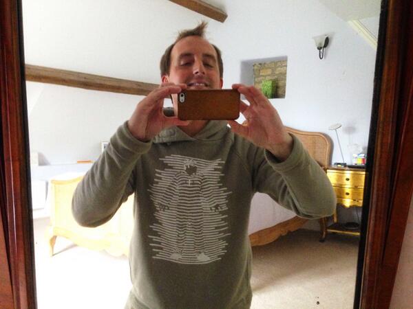 EnglishThreads's tweet image. Blowing our budget on serious product photography. Check out the lighting...