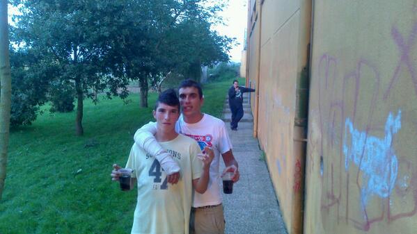 MaisDarius's tweet photo. De pegadaa en las escuelas con #clemen y #bors ajajaj http://t.co/4pV7P8puFG