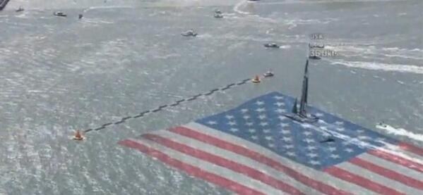 CorSport's tweet photo. #Vela, ad #Oracle la #CoppaAmerica: incredibile rimonta di #DefenderUsa su #NewZealand VIDEO http://t.co/NZjGD3NdKg http://t.co/enLNEQVncq