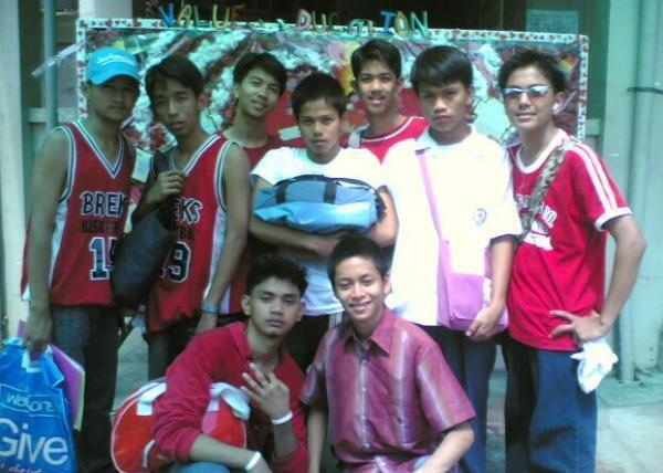 LanguayanJed's tweet image. A friend loves at all times, And a brother is born for adversity. - King Solomon #ThrowbackThursday #Breks #Brothers