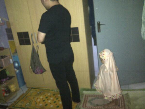 nenk_ma's tweet photo. Allahuakbar, anaku sayang :x with @cha0zz http://t.co/L9oMghjWFa