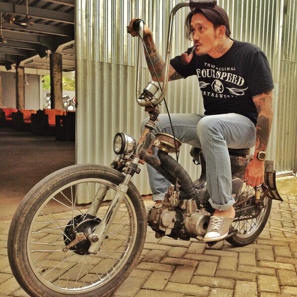 t_ORASUDI_ro's tweet photo. Abis nyobain motor cubnya obnya renegade jadi pengen punya lagi @aqi_alexa http://t.co/OzmzbPTKKN