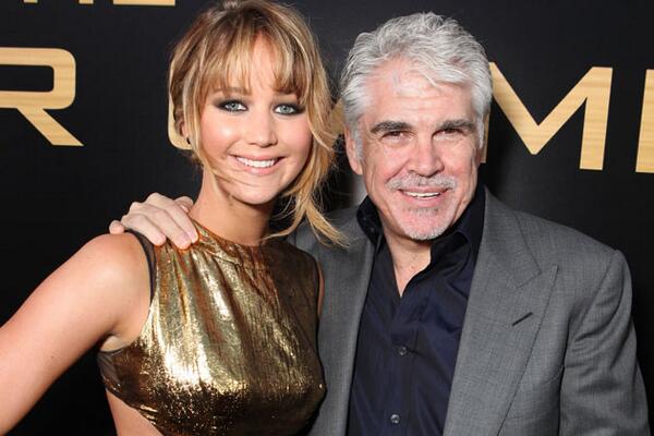 Distretto_12's tweet image. Jennifer Lawrence e Gary Ross di nuovo insieme con La Valle dell'Eden e Burial Rites, dopo che Jen finirà Mockingjay.