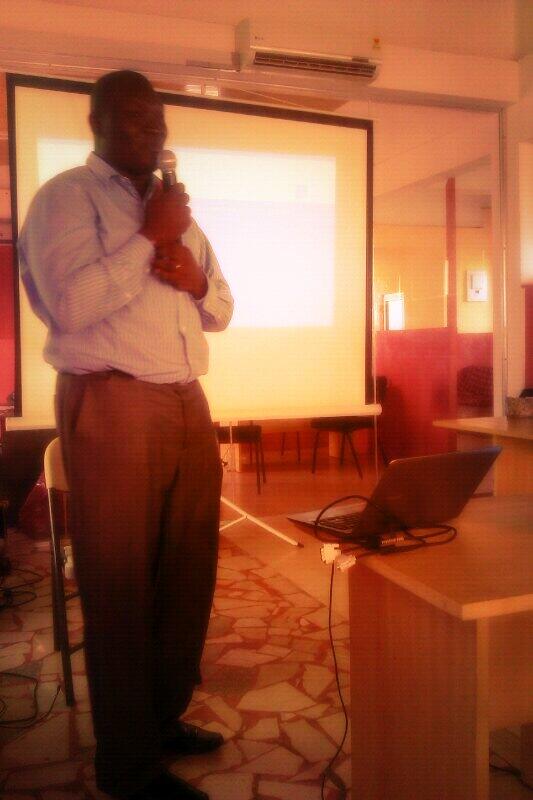 AllVoicesCount's tweet photo. Emmanuale from @Hutspace speaking at our Open 4 Business event #Ghana #MAVCevent http://t.co/144RyjB2nt